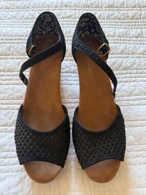Toms Womens 11W Wide Open Toe Black Crochet Overlay Cork Wedges Summer Beachy